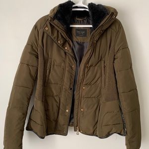 Zara Basic Puffer Jacket - L